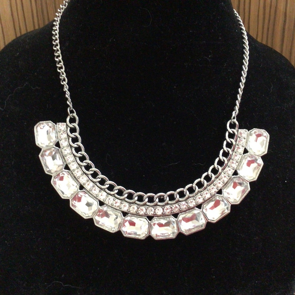 Beautiful large rhinestone necklace. Excellent shape.